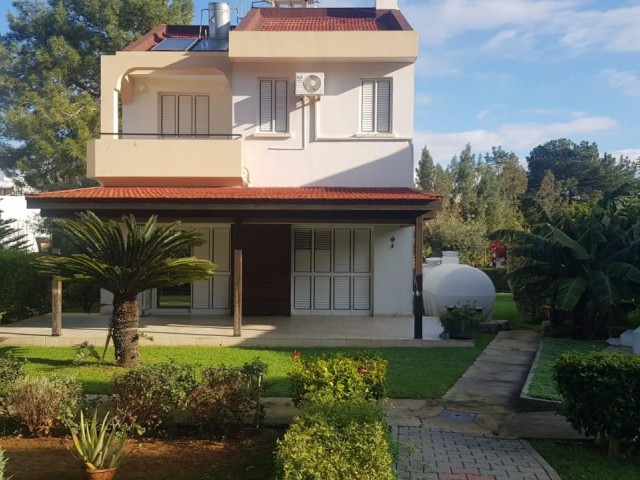 3+1 Furnished Villa for Rent in a Site with Pool in Edremit