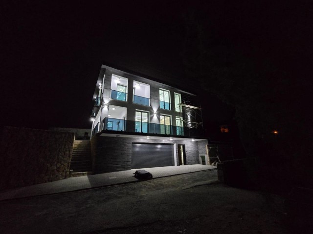 3+1 Villa mit privatem Pool zum Verkauf in Alsancak