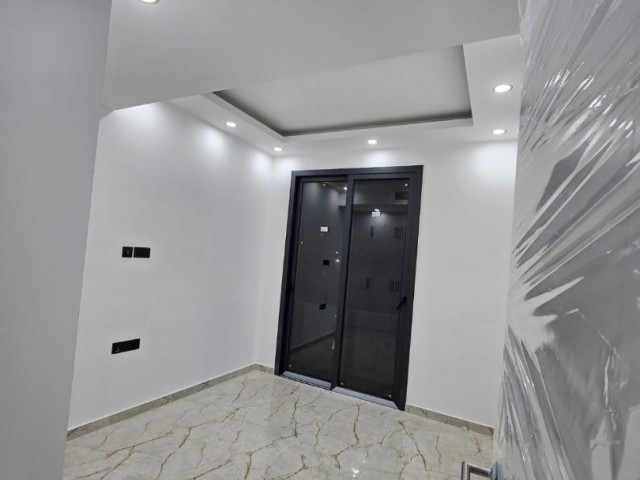 Alsancak'da Triplex Özel Havuzlu/Jakuzili 3+1 Villa