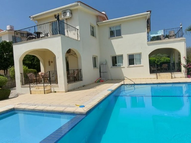 3+1 Luxury Villa with Private Pool and Mountain and Sea Views in Edremit