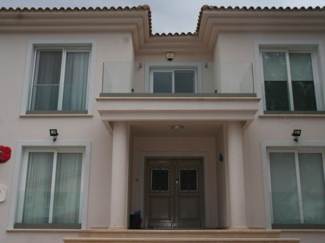 4+1 Luxusvilla zum Verkauf in Alsancak