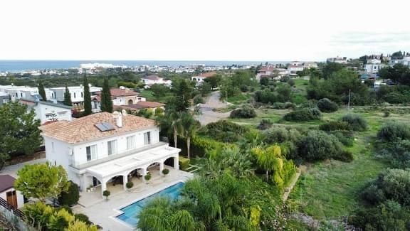 4+1 Luxusvilla zum Verkauf in Alsancak