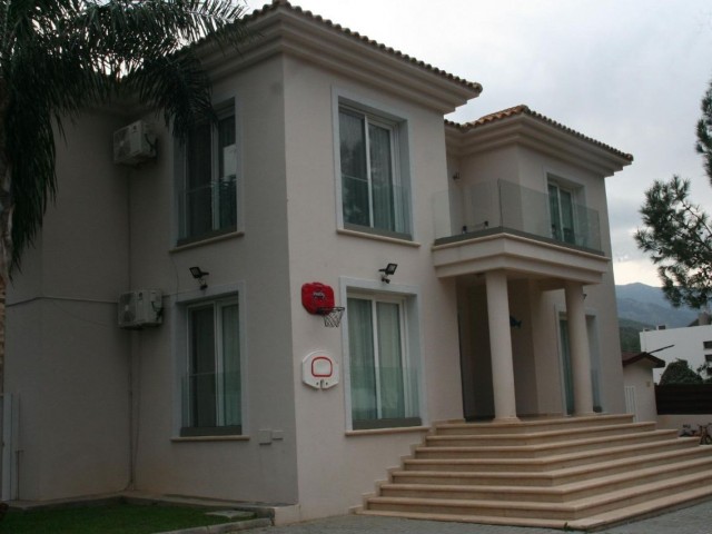 4+1 Luxusvilla zum Verkauf in Alsancak