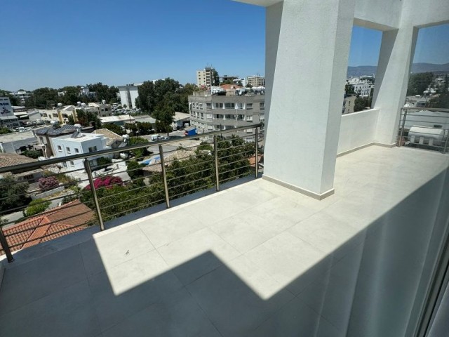 Luxus-Penthouse 2+1 Wohnung zur Miete in Nikosia Dereboyu