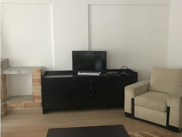 Lefkoşanın  merkezi Dereboyunda ,  kiralık 3+2 şömineli full eşyalı lüks daire.