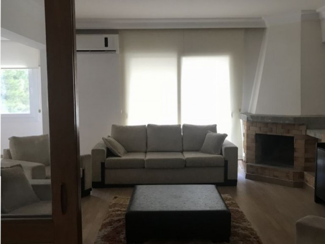 Lefkoşanın  merkezi Dereboyunda ,  kiralık 3+2 şömineli full eşyalı lüks daire.