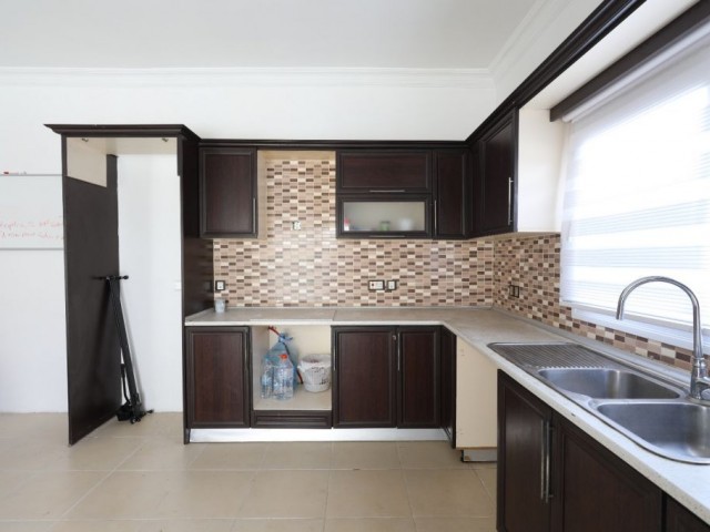 Flat For Sale in Küçük Kaymaklı, Nicosia