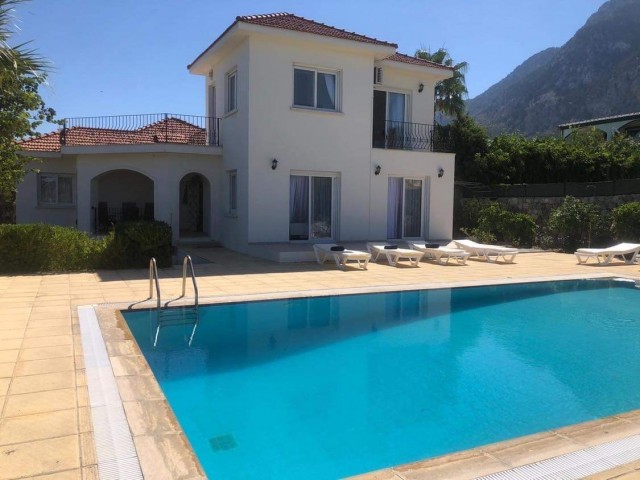 Spacious 4 bedroomed Holiday villa ① pool and amazing Vie ① in Karsiyaka ** 