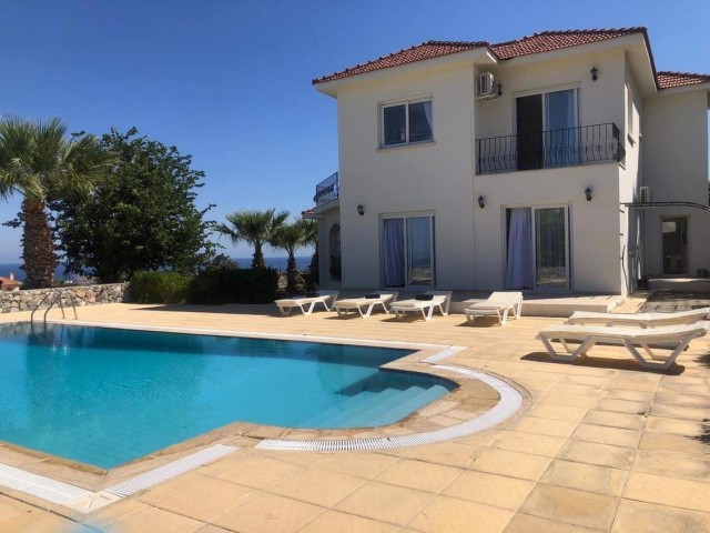 Spacious 4 bedroom Holiday villa with pool and amazing views in Karsiyaka ** 