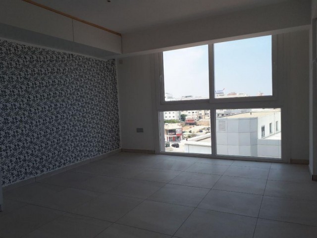 MAGUSA MERKEZDE SATILIK 1+1 YENİ PENTHOUSE