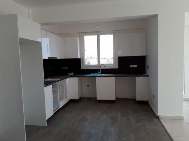 MAGUSA MERKEZDE  SATILIK 3+1 YENİ PENTHOUSE