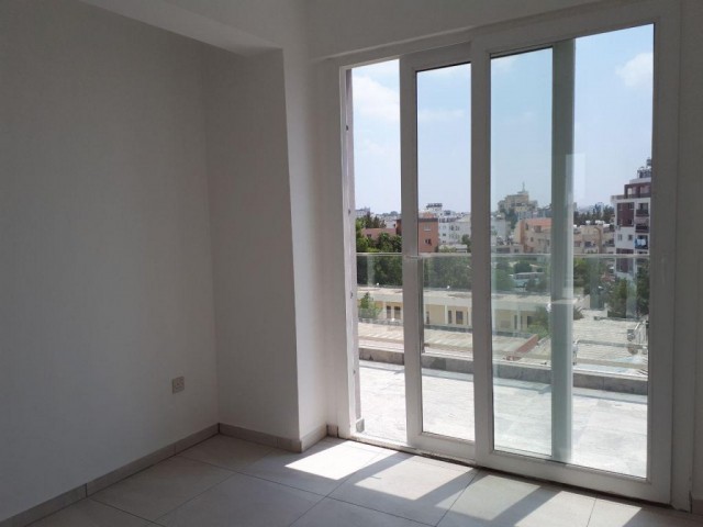 MAGUSA MERKEZDE  SATILIK 3+1 YENİ PENTHOUSE