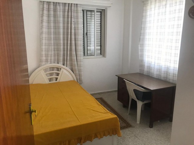 Mağusa'da Daü'ye Yürüyüş Mesafesinde Kiralık 3+1 Eşyalı Daire