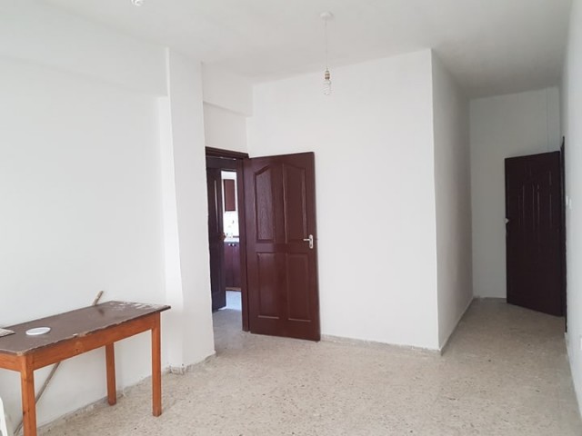 MAĞUSA GÜLSEREN BÖLGESİNDE SATILIK 2+1 DAİRE