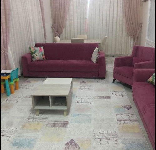 DEREBOYU Bölgesinde Okul Servislerine Ve Marketlere yakın Mesafede Kiralık 3+2 Eşyalı LÜKS DAİRE