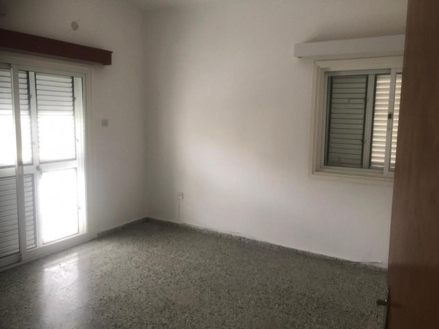 Gönyeli Yenikent Bölgesi Marketlere 3 Dakika Mesafede Kiralık 3+1 Eşyasız Dublex Villa