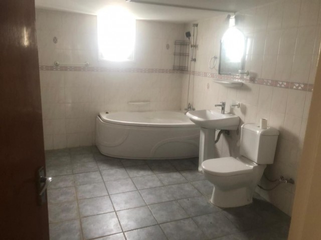 Gönyeli Yenikent Bölgesi Marketlere 3 Dakika Mesafede Kiralık 3+1 Eşyasız Dublex Villa