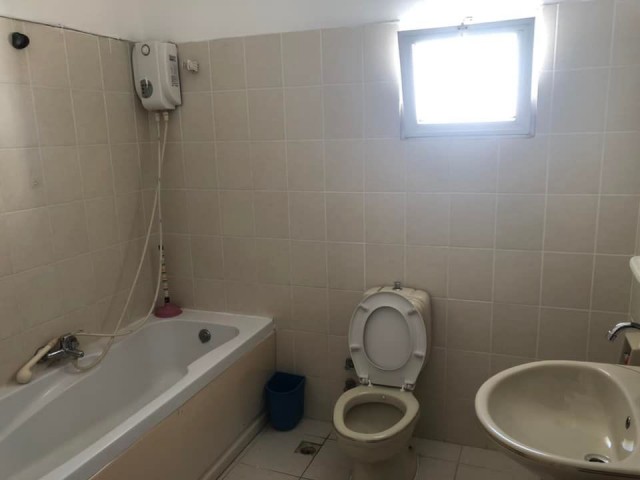 - 4 + 1 KIRALIK Apartment, 7 Minutes Walk From School Services And Markets in the Gönyeli Region, Spacious Apartment With 8 Beds, 2 Toilets, 4 Balconies, Where 8 People Can Easily Stay… ** 