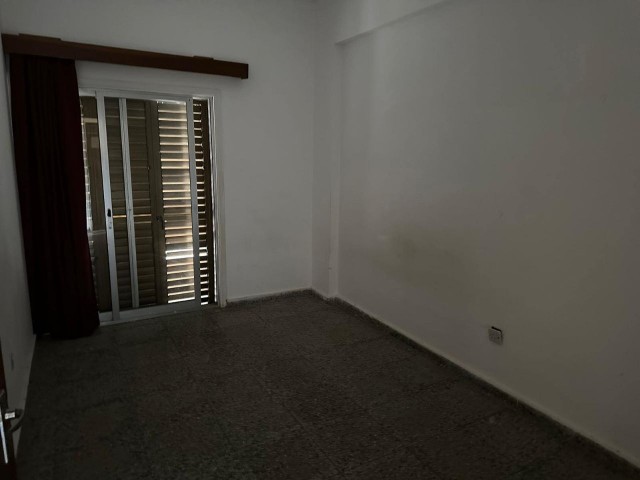 FOR SALE WITH GROUND FLOOR GARDEN AREA. SMALL KAYMAKLI 3+1 SPACIOUS FLAT