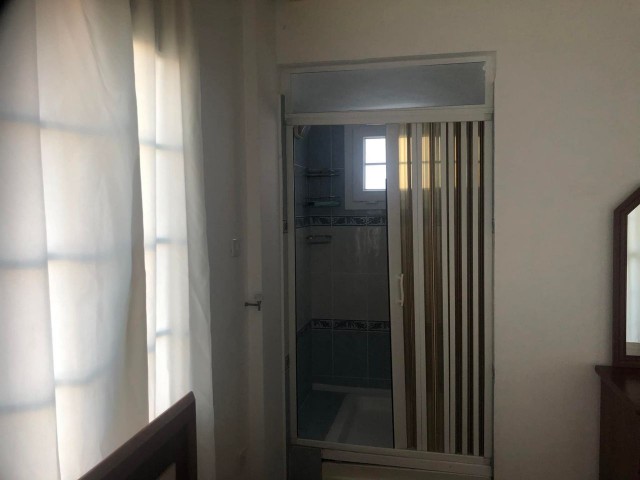 -Hemen Müsait HAMİTKÖY Bölgesinde Okul Servisleri ve Marketlere 5 Dakika Mesafede Aile Apartmanında KIRALIK Full Eşyalı Lüks 3+1 Apartman Dairesi