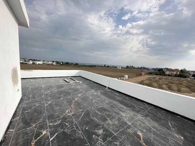 İSKELE BOGAZ REGION NEUES PROJEKT 2+2 und 3+2 FREISTEHENDE KELLERGESCHOSS- UND TERRASSENHÄUSER MIT MEER- UND BERGBLICK