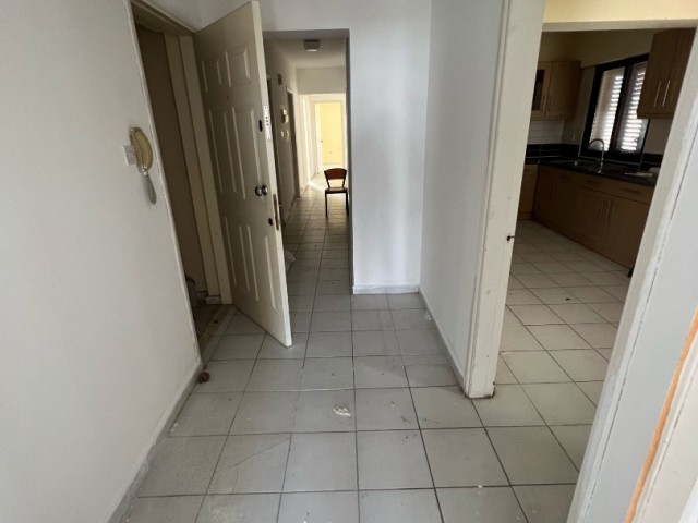 MAĞUSA SALAMİS CADDE ÜZERİ İŞ YERİ OLMAYA UYGUN SATILIK 4+1 DAİRE