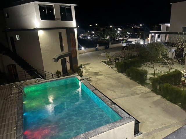 2+1 LUXUSWOHNUNG ZU VERMIETEN IN EINEM GRUNDSTÜCK MIT POOL IM DORF İSKELE BOĞAZİÇİ