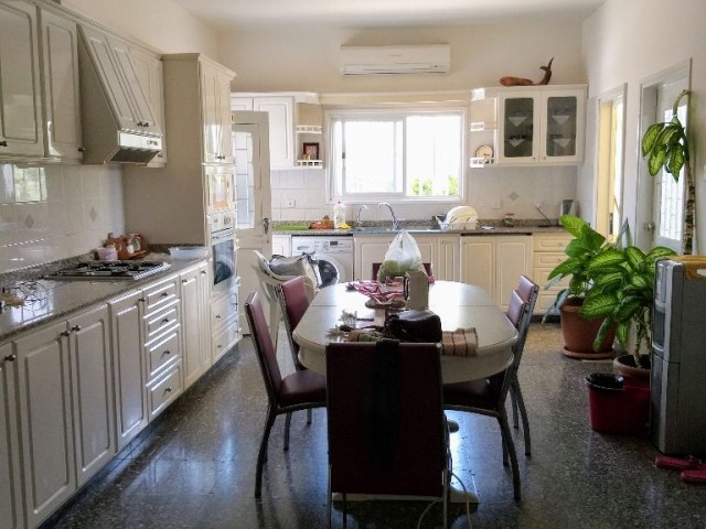 Luxury Detached House/Villa with 4+2 Gardens on Lower Bostancida Main Street ** 