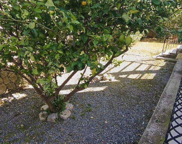 VILLA ZU VERKAUFEN MIT GROSSEM GARTEN IN OZANKÖY, GIRNE