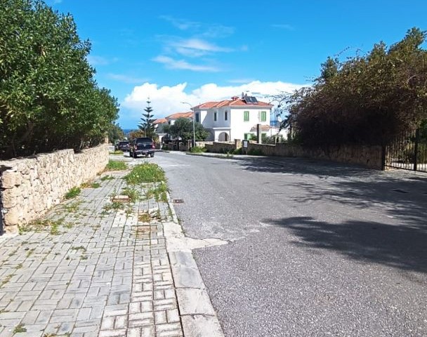 VILLA ZU VERKAUFEN MIT GROSSEM GARTEN IN OZANKÖY, GIRNE