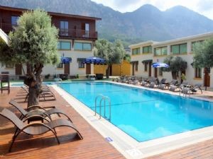 40-Zimmer-Feriendorf in der Region Kyrenia-Lapta in Laufweite zum Meer - über unser Boutique-Hotel -05338334049 kontaktieren Sie bitte ** 