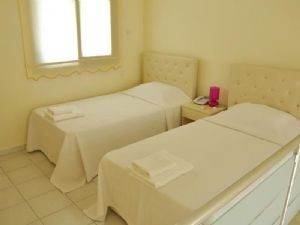 Girne-Lapta Bölgesi'nde  denize yürüme mesafesinde  çalışır durumda 40 odalı Tatil köyü - Butik hotelimiz hakkında -05338334049'a ulaşınız