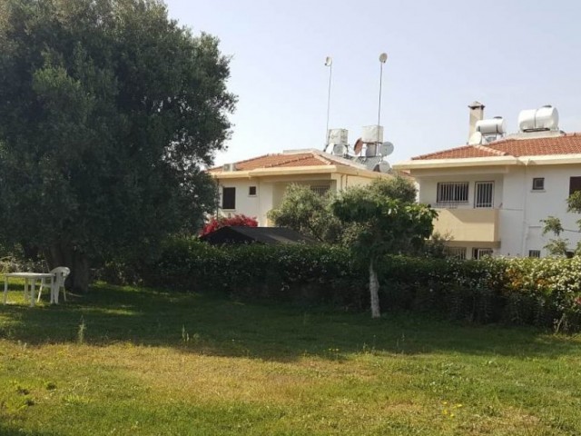 Girne-Çatalkoy de havuzlu  sitede 3 yatak odalı daire mız satılıktır.Detaylı bilgiler ve yerinde görülmesi için 05338334049 a ulaşınız.