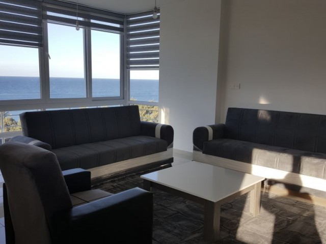 Girne merkezde  2 yatak odalı 2 banyolu deniz manzaralı  ful eşyalı dairemiz kiralıktır Detaylı bilgi için ve yerinde  görülmesi için 05338334049