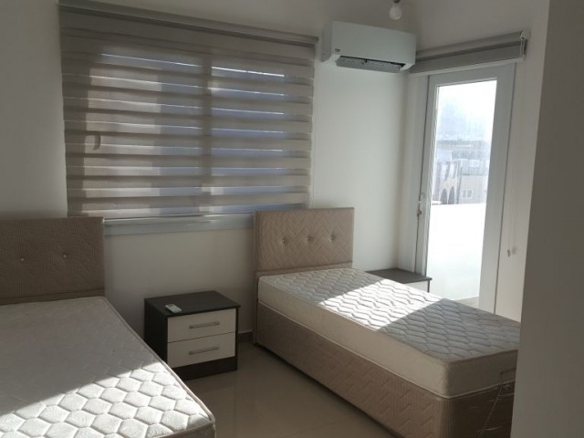 Girne merkezde  2 yatak odalı 2 banyolu deniz manzaralı  ful eşyalı dairemiz kiralıktır Detaylı bilgi için ve yerinde  görülmesi için 05338334049