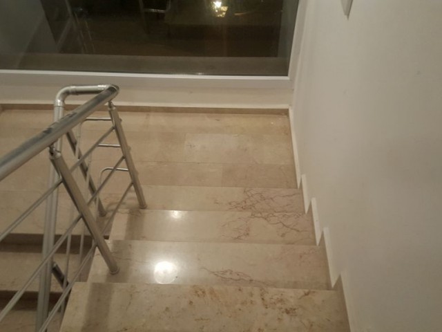 Girne merkezde  2 yatak odalı 2 banyolu deniz manzaralı  ful eşyalı dairemiz kiralıktır Detaylı bilgi için ve yerinde  görülmesi için 05338334049