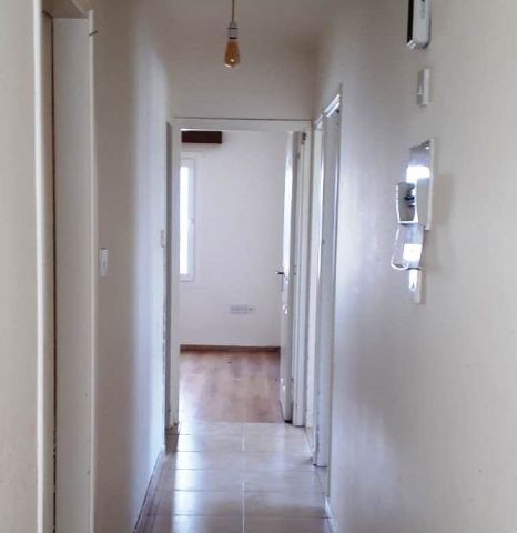 Girne merkez /Hurdeniz  marketın arka sokak/ de 2 banyolu 3 balkonlu 3 yatak odalı apartman daire...Detaylı bilgiler ve yerinde görülmesi için:05338334049