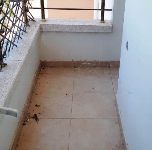 Kyrenia Central / Hurdeniz market back street / de 2 Badezimmer 3 Balkon 3 Schlafzimmer Wohnung...Für weitere Informationen und vor Ort zu sehen:05338334049 ** 