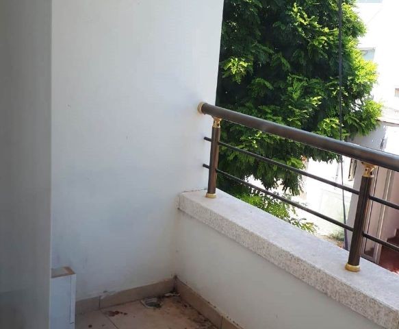 Kyrenia Central / Hurdeniz market back street / de 2 Badezimmer 3 Balkon 3 Schlafzimmer Wohnung...Für weitere Informationen und vor Ort zu sehen:05338334049 ** 