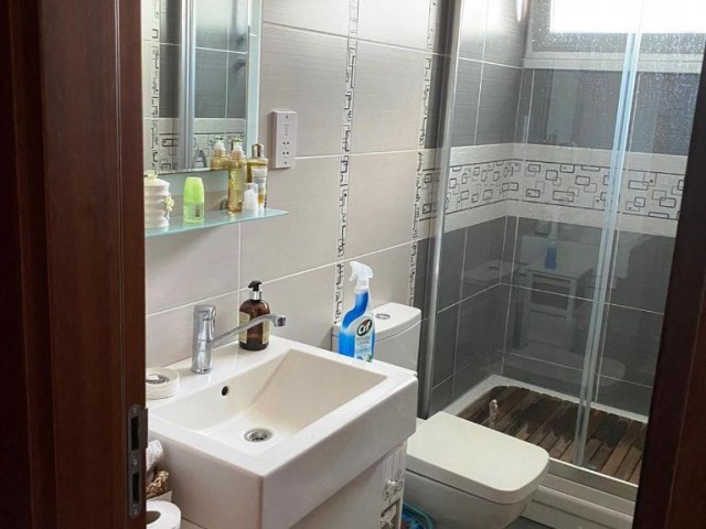 Girne-Doğankoyde önü açık bahçe kat 3 yatak odalı geniş güzel daire-detaylı bilgiler ve yerinde görülmesi için-05338334049