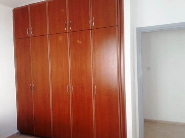 Kontaktieren Sie uns über unsere Türkische 3-Zimmer-Wohnung mit 135 m Platz mit Meerblick in Deniz Kinari in Kyrenia Yeniman ** 