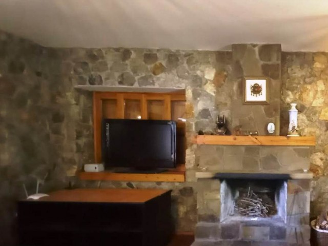 Don't you want a private life hidden right here....3 Bedroom stone house in elm. ** 