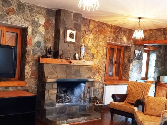 Don't you want a private life hidden right here....3 Bedroom stone house in elm. ** 