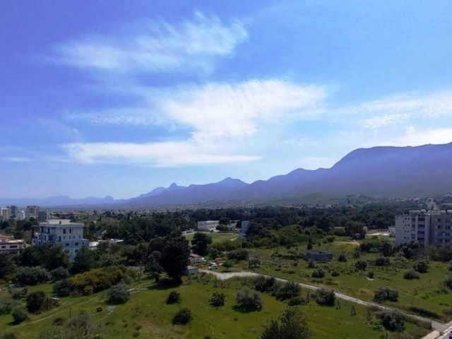 Girne merkezde EŞI BENZER SIZ 1 yatak odalı 120 mk kapalı alan+panoramık manzarası olan ful beyaz eşya klimalı pentouse.