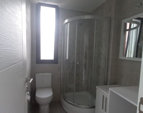 Girne merkezde TİCARI İZİNLİ 2+1 daire şekil  ofisler ve penthouselar.