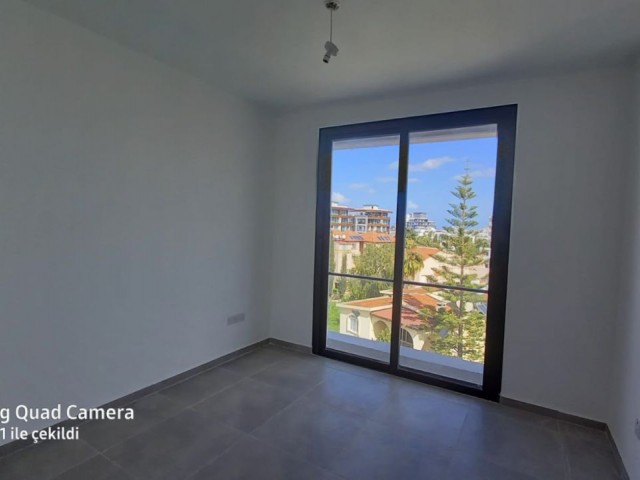 Girne merkezde TİCARI İZİNLİ 2+1 daire şekil  ofisler ve penthouselar.