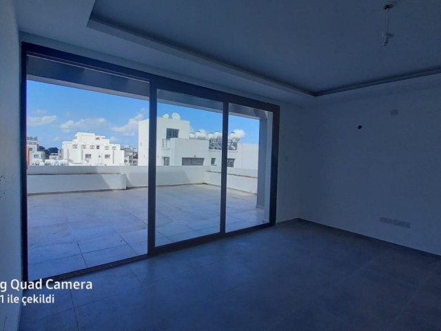 2+1 Luxus-Apartments und penthouse geeignet für Investitionen und Wohnen im Zentrum von Kyrenia. ** 