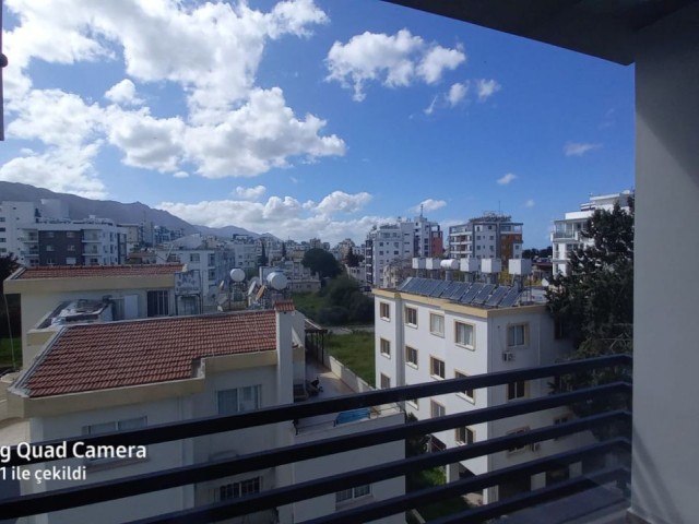 Girne merkezde TİCARI İZİNLİ 2+1 daire şekil  ofisler ve penthouselar.