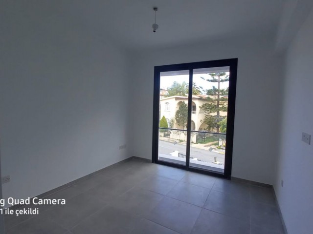 Girne merkezde TİCARI İZİNLİ 2+1 daire şekil  ofisler ve penthouselar.