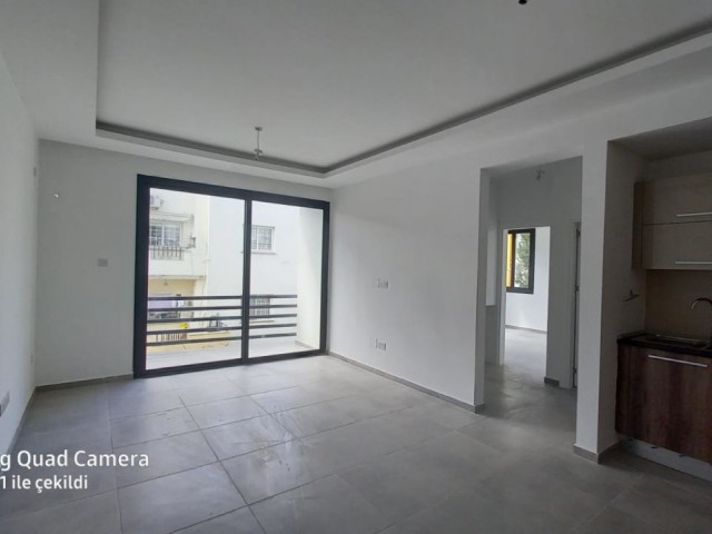 Girne merkezde TİCARI İZİNLİ 2+1 daire şekil  ofisler ve penthouselar.